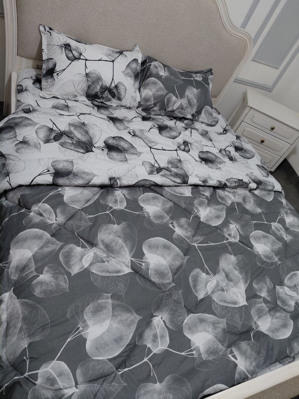 روتختی اقتصادی دو نفره پلی‌استر ۶ تکه طرح برگ طوسی سفید دورو